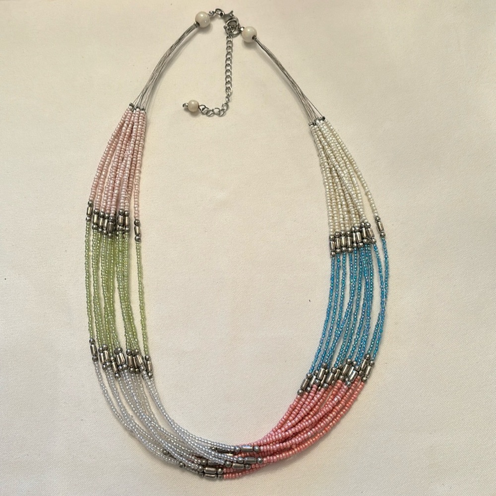 MULTICOLORED BEADED NECKLACE